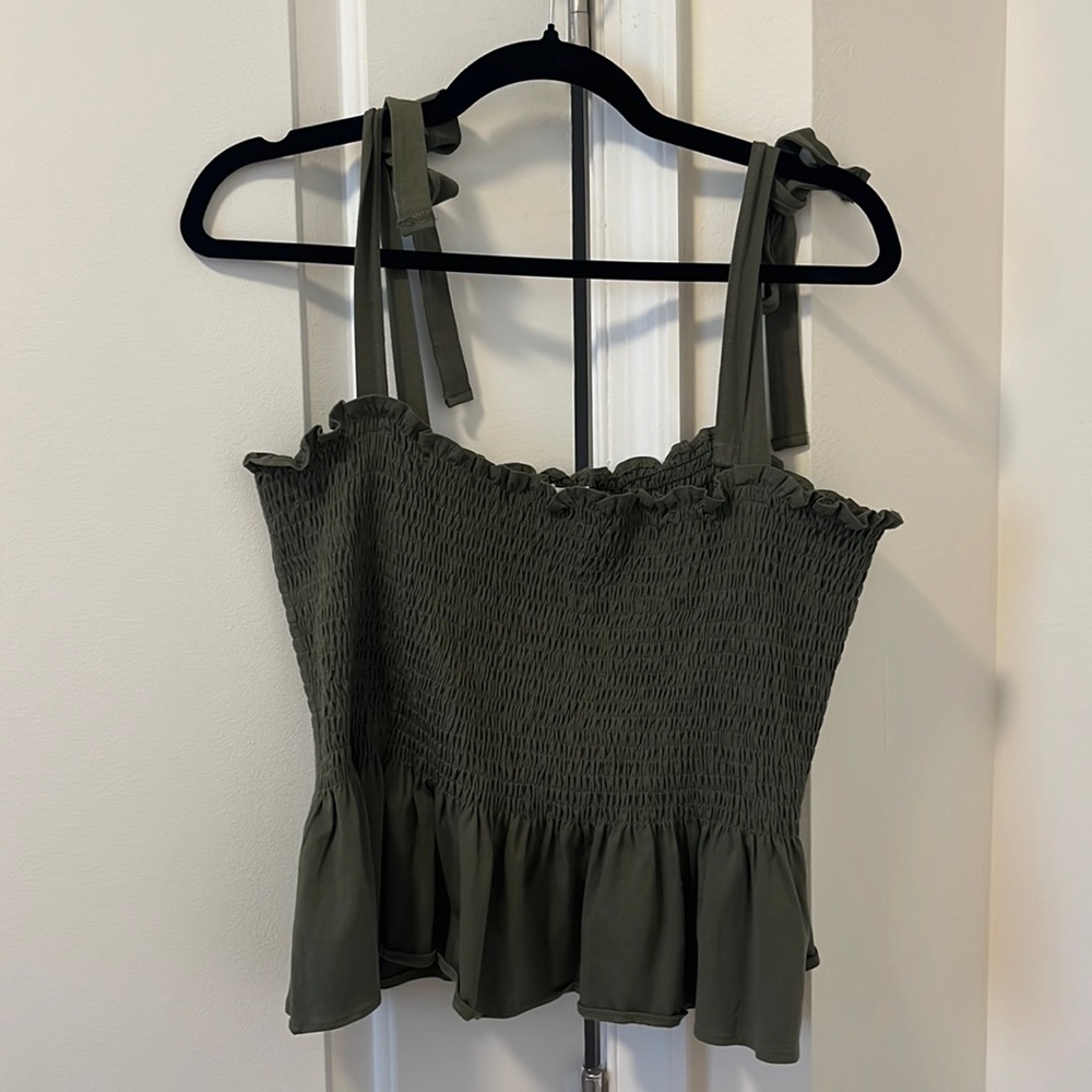 NWOT H&M smocked crop top